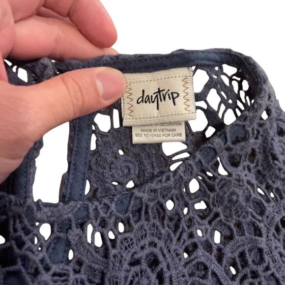 Daytrip Blue Crochet Floral Lace Mock Neck Bling Tank Top Women's Size Large - Picture 3 of 7